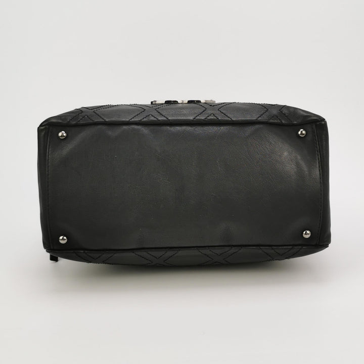 Chanel Vintage CC logo Black Leather Shoulder Bag