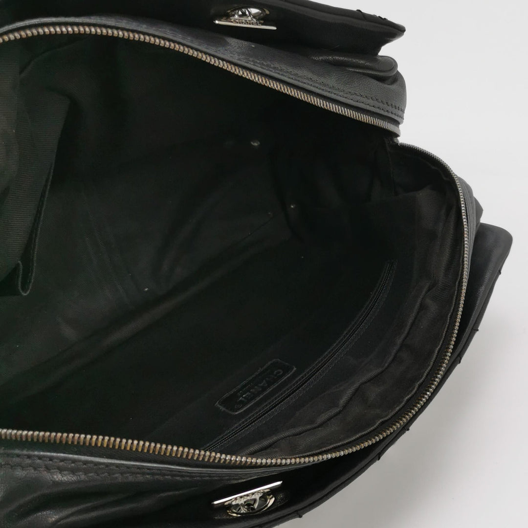 Chanel Vintage CC logo Black Leather Shoulder Bag