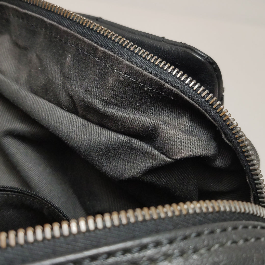 Chanel Vintage CC logo Black Leather Shoulder Bag