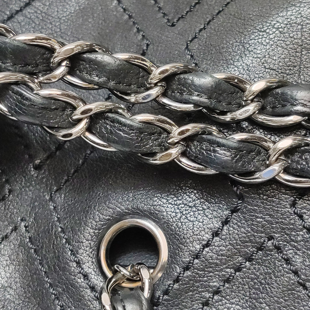 Chanel Vintage CC logo Black Leather Shoulder Bag