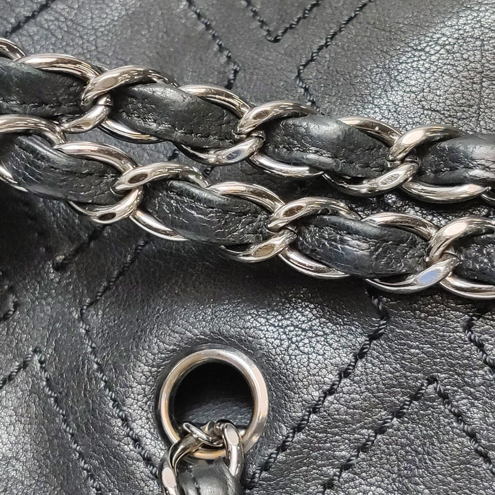 Chanel Vintage CC logo Black Leather Shoulder Bag