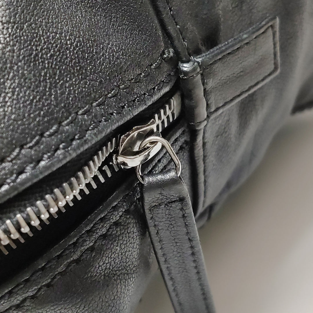 Chanel Vintage CC logo Black Leather Shoulder Bag