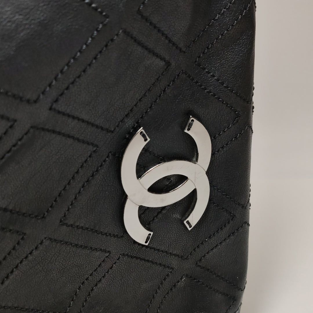 Chanel Vintage CC logo Black Leather Shoulder Bag