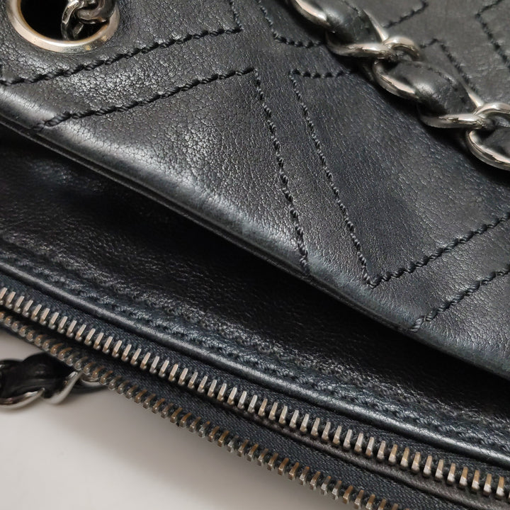 Chanel Vintage CC logo Black Leather Shoulder Bag