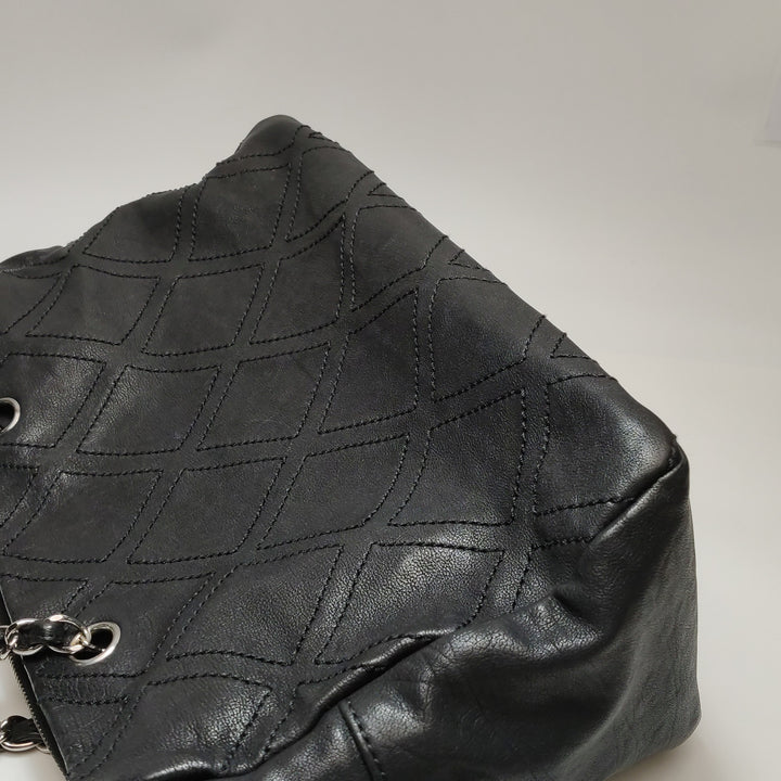 Chanel Vintage CC logo Black Leather Shoulder Bag