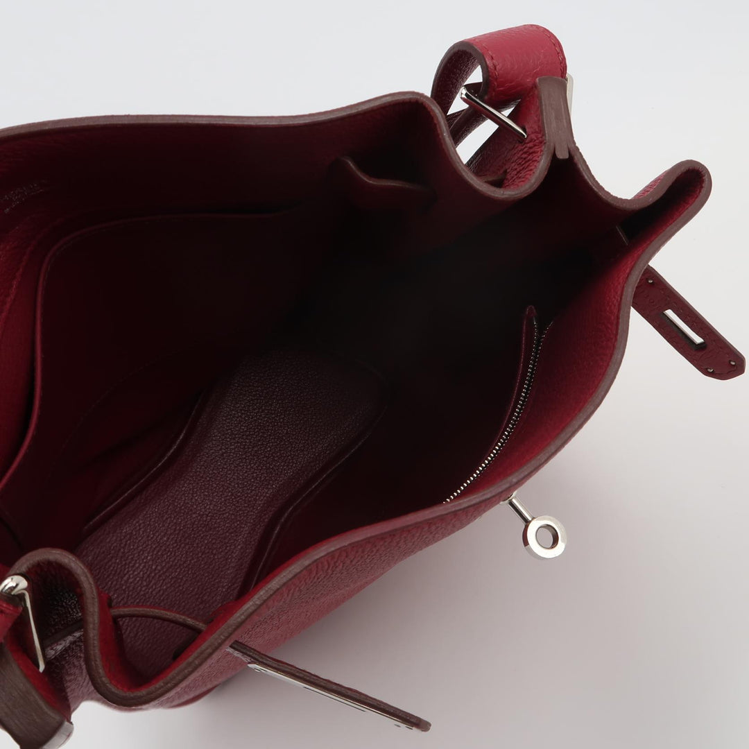 Hermès So Kelly 22 Q5 Rouge Casaque Clemence Leather Bag