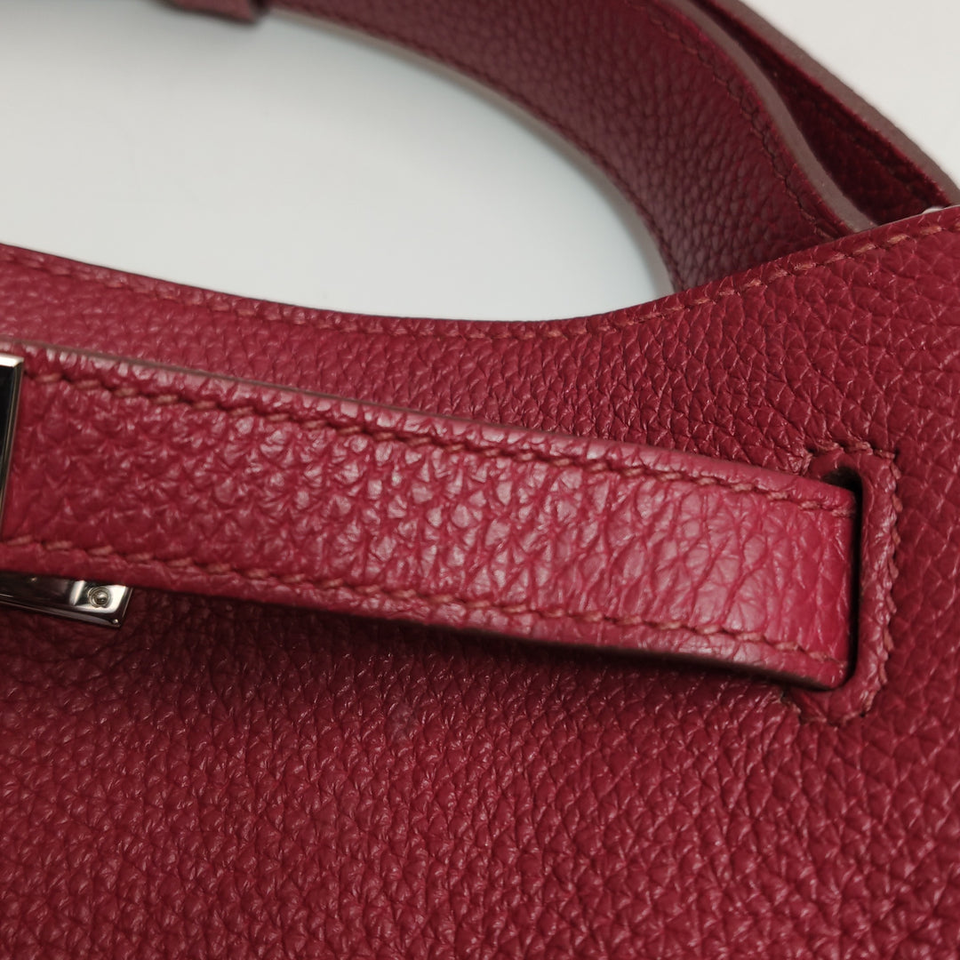 Hermès So Kelly 22 Q5 Rouge Casaque Clemence Leather Bag