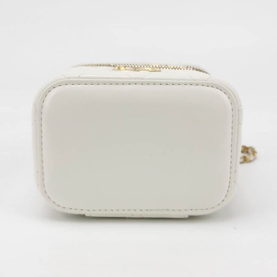 Chanel 2021 White Calfskin Quilted Mini Perfect Fit Vanity Case With Gold Hardware and Chain