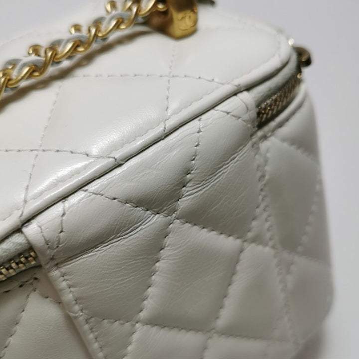 Chanel 2021 White Calfskin Quilted Mini Perfect Fit Vanity Case With Gold Hardware and Chain