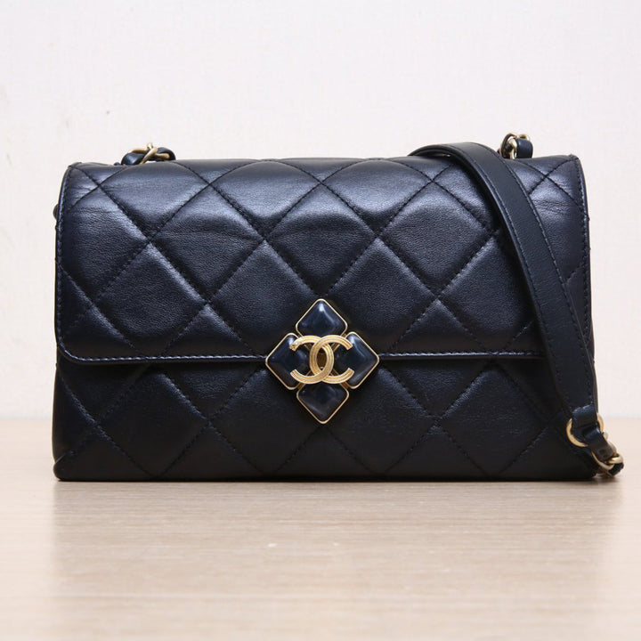 Chanel 21A CC Diamond Lock Flap Quilted Lambskin Bag with Gold Hardware