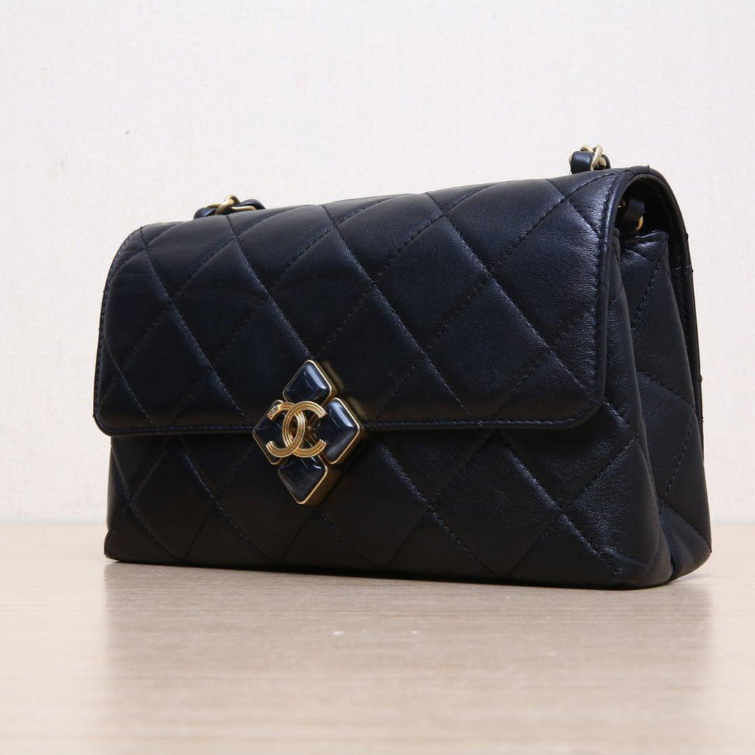 Chanel 21A CC Diamond Lock Flap Quilted Lambskin Bag with Gold Hardware