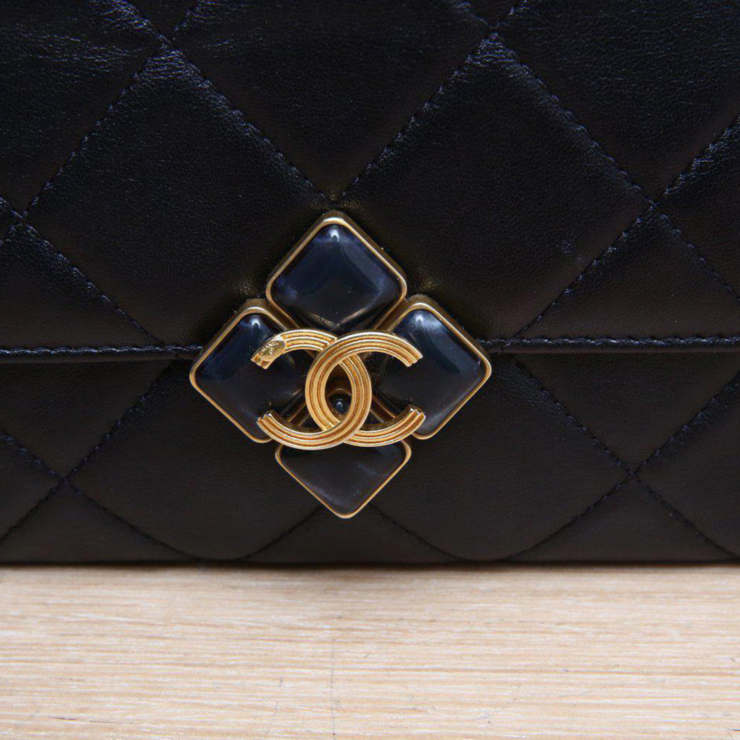 Chanel 21A CC Diamond Lock Flap Quilted Lambskin Bag with Gold Hardware