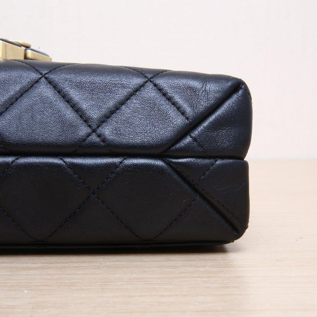 Chanel 21A CC Diamond Lock Flap Quilted Lambskin Bag with Gold Hardware