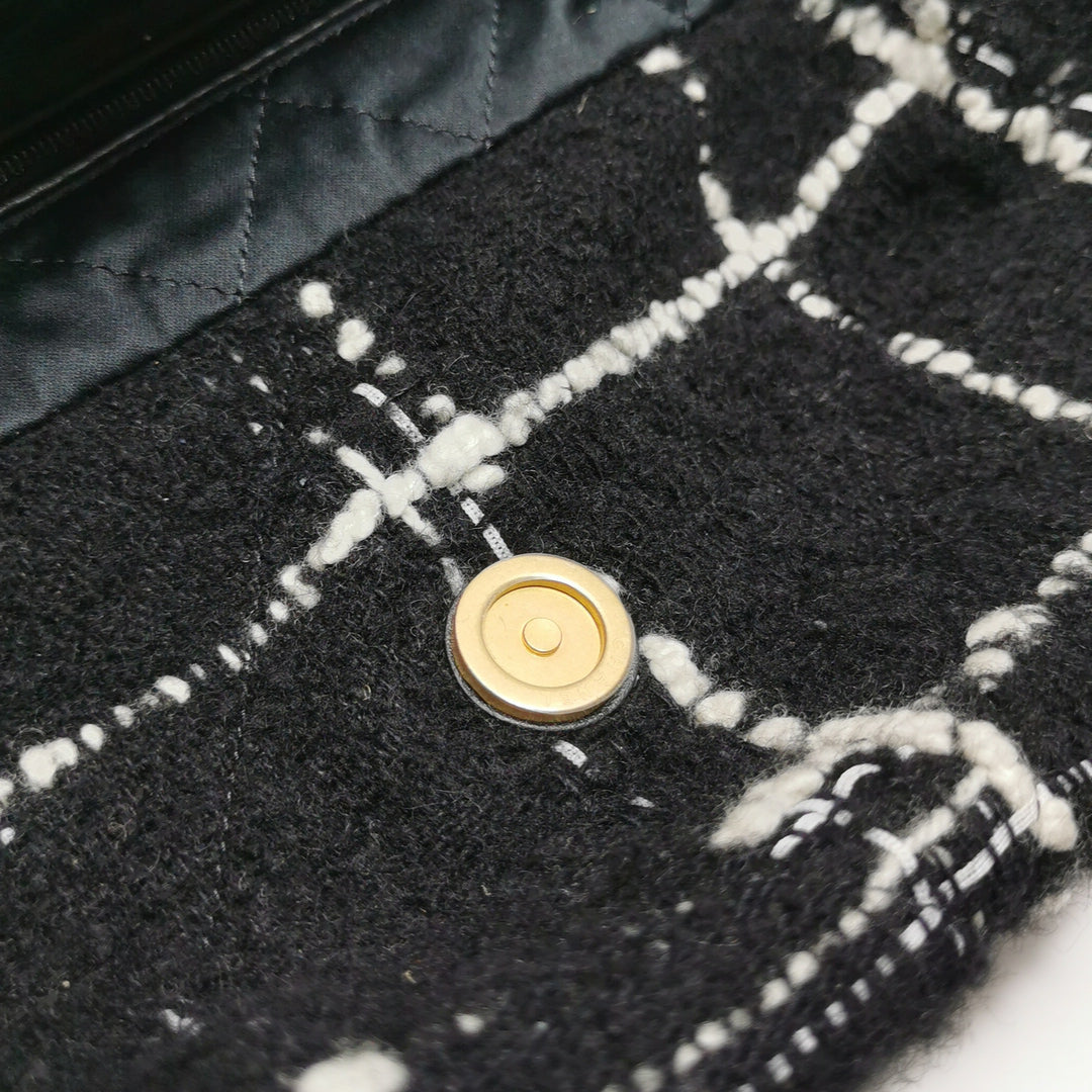 Chanel 22 Tweed Hobo Bag