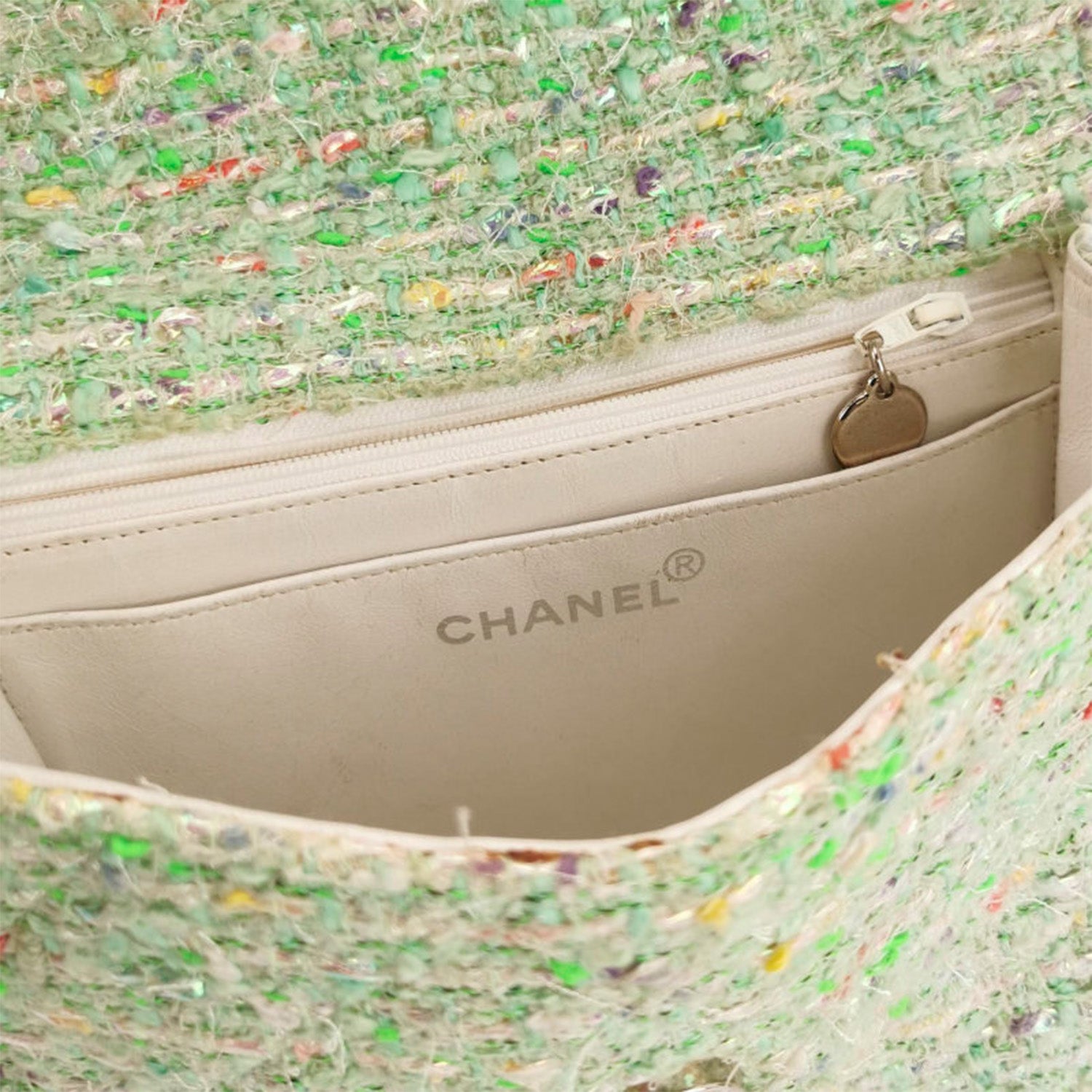 Chanel Vintage Light Green Tweed fabric CC Logo Handbag with Silver to –  Trésor Vintage