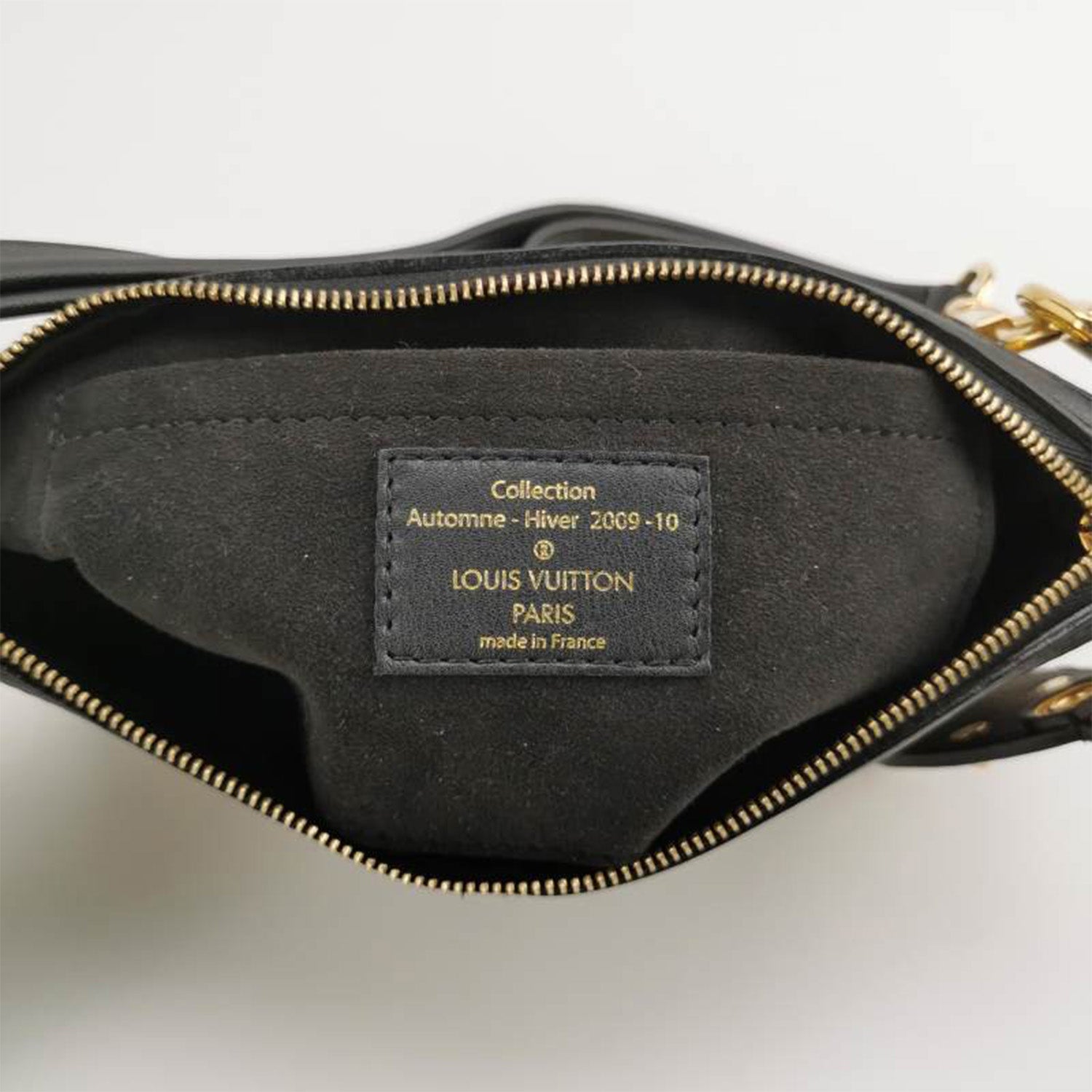 Louis Vuitton Gold Monogram Eclipse Sequin Pochette Accessoires Bag- L –  Trésor Vintage