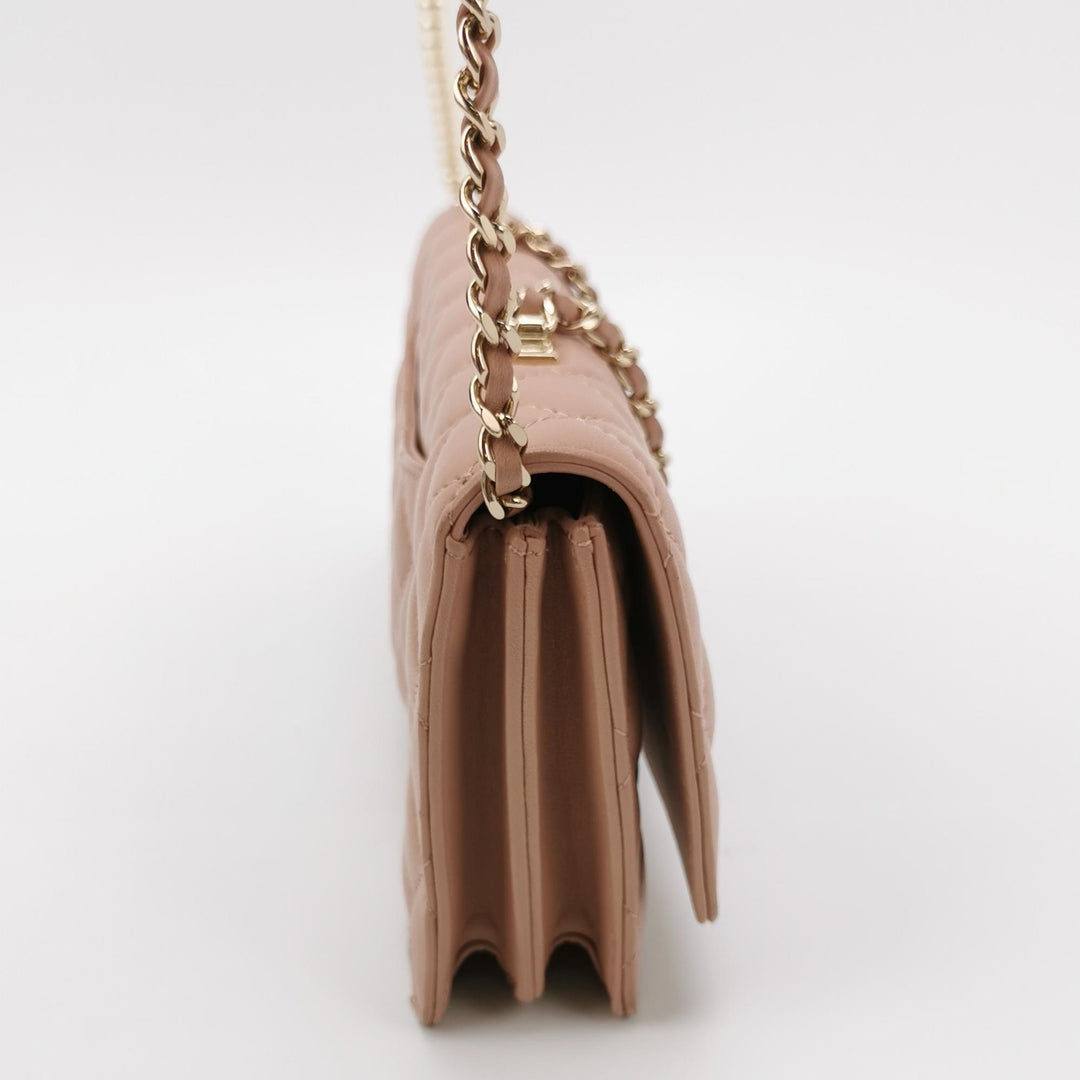 Chanel Fantasy Pearls Evening Flap bag in Pink
