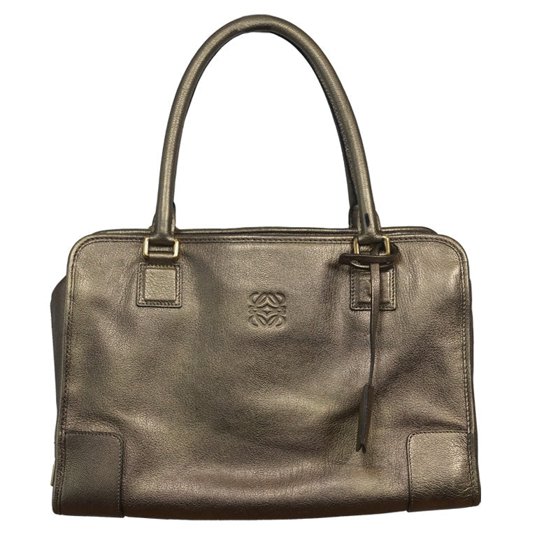 Authentic Vintage Loewe Amazona in size 35cm, with gold leather and gold hardware.