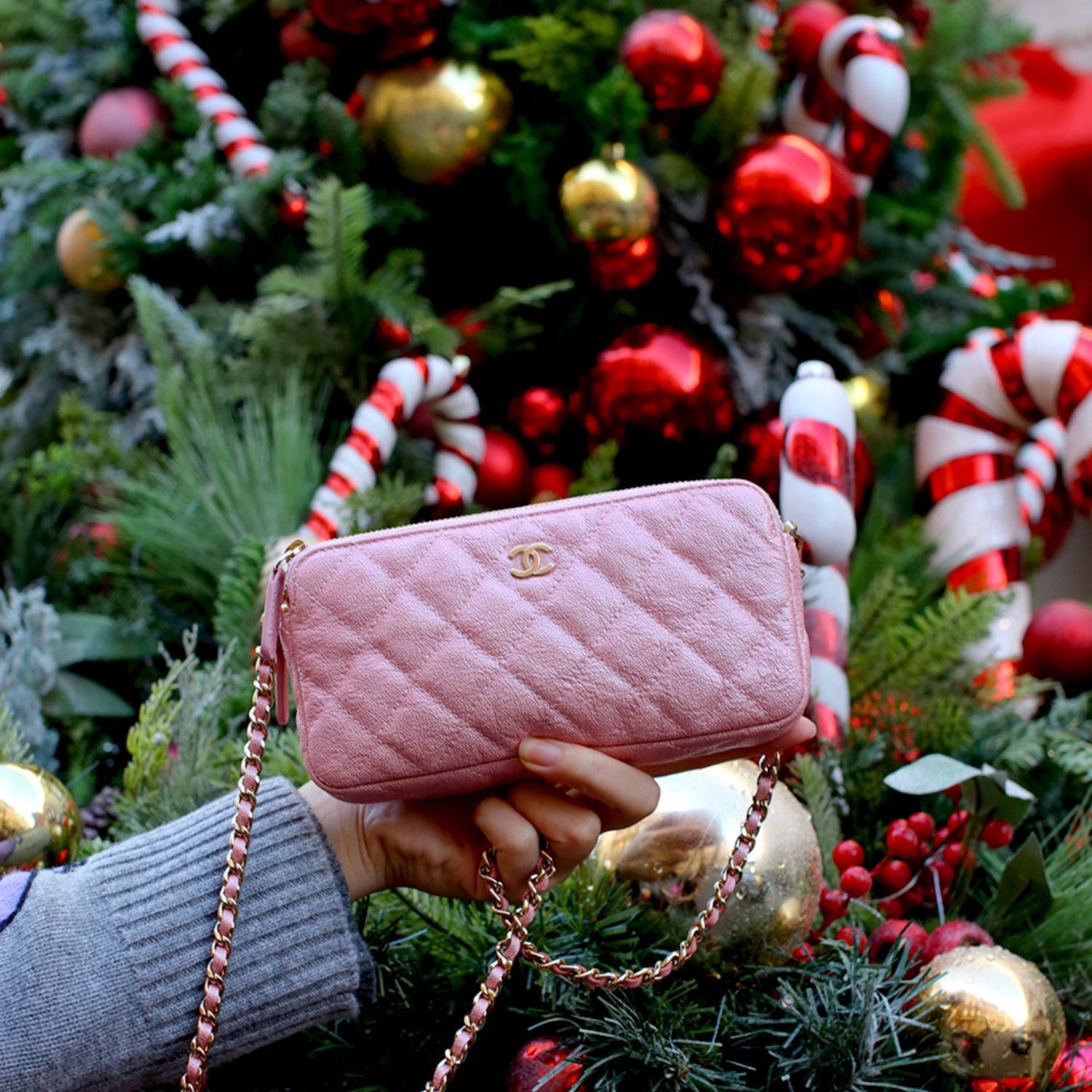 Discover incredible deals on a curated collection of preowned designer items, from handbags, to small leather goods, to jewellery. Find your next wardrobe staple and save on authentic luxury fashion, all while shopping sustainably.