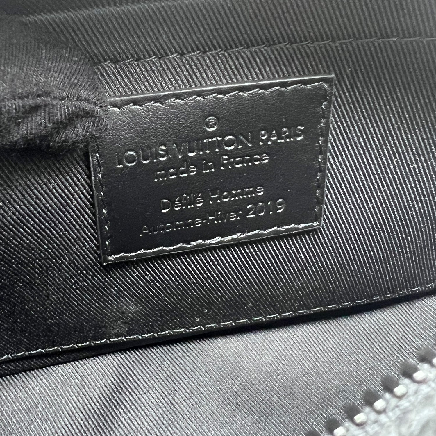 Louis Vuitton Black Taiga Rainbow Soft Trunk Leather Pony-style calfskin  ref.800950 - Joli Closet