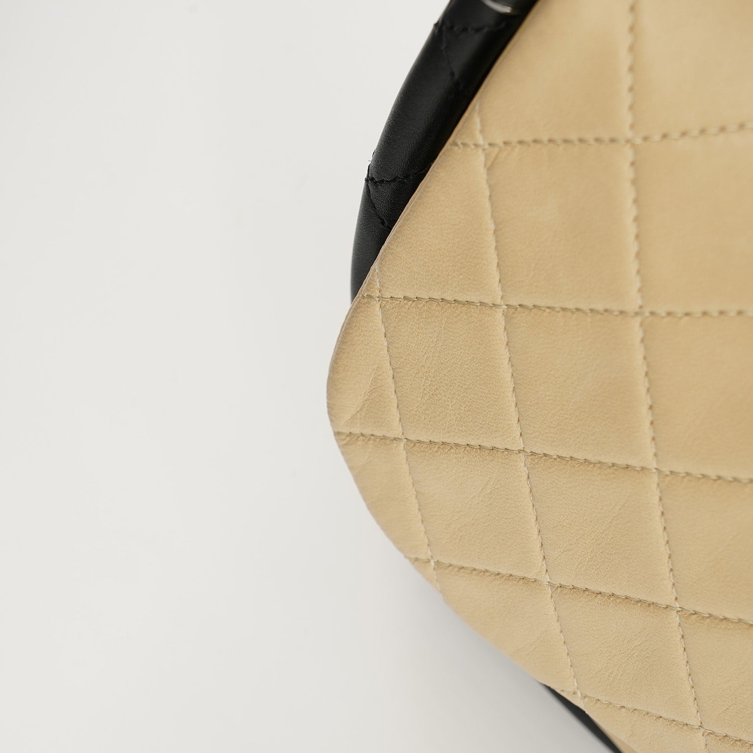 Hula hoop leather handbag Chanel Beige in Leather - 29388033