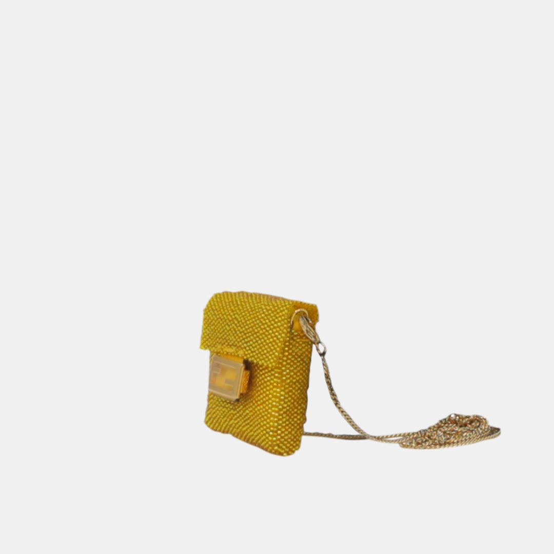 This pico baguette bag features a detachable shoulder chain strap with gold-toned hardware.