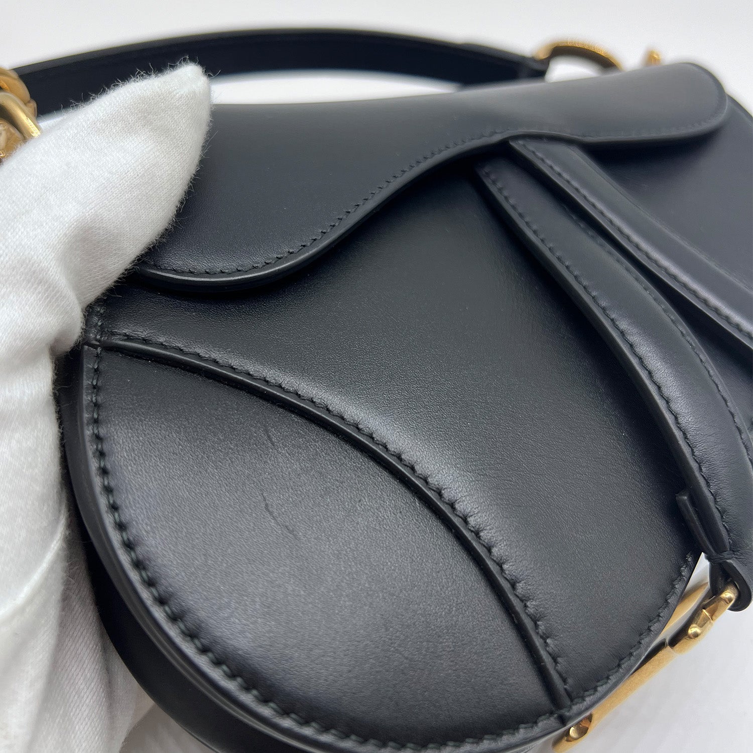 Pick your fave: Dior Pochette or Dior Saddle bag? 👀 #vintagedior