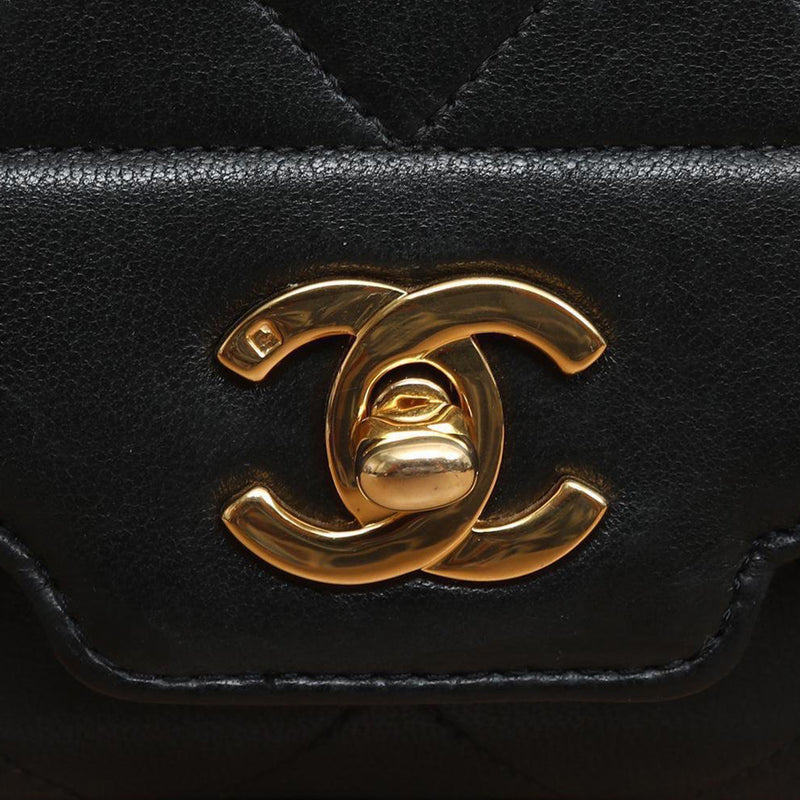 Chanel Black Quilted Lambskin Vintage Medium Classic Diana Flap Bag