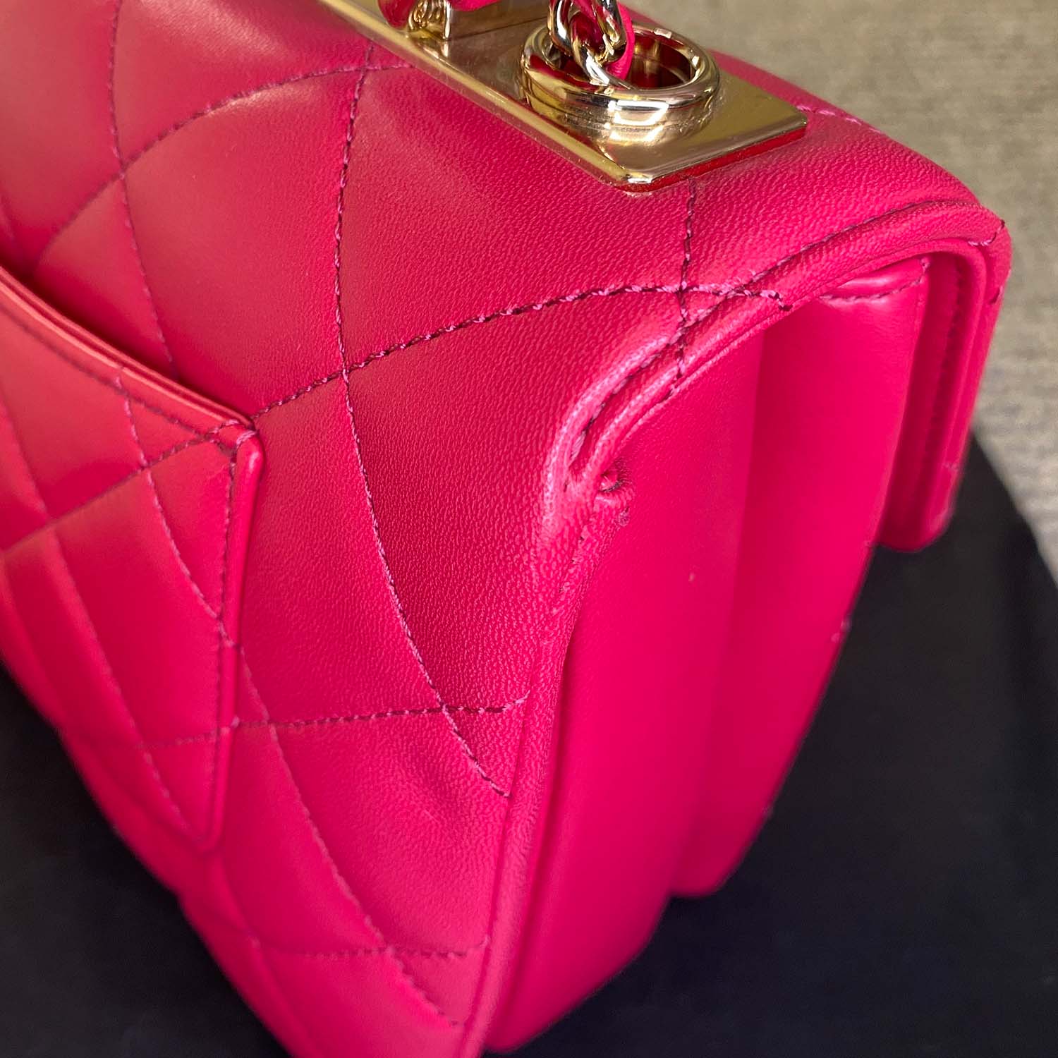 Trendy cc leather handbag Chanel Pink in Leather - 34568563