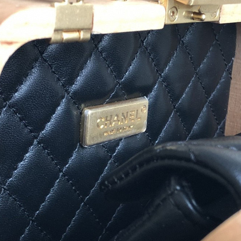 Chanel 22C Vertical vanity with chain Caviar beige LGHW