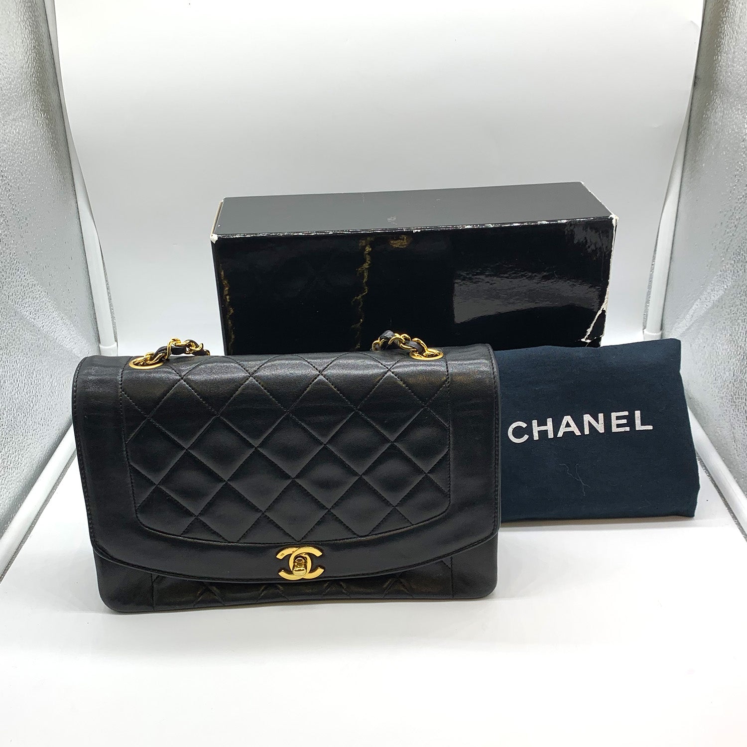 Chanel diana medium online size